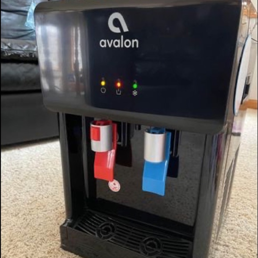 Countertop water cooler